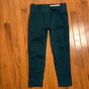 Under Armour teal compression capris NWOT